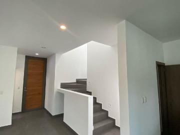 Casa sin muebles en Renta Altozano M?rida, privada Risco, 3 hab 3, acceso a lago