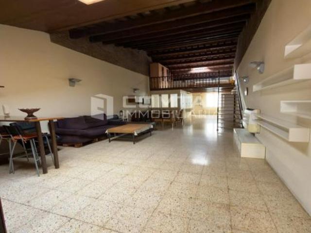 Casa singular con loft, local, terraza y proyecto de transformación en Sant Andreu