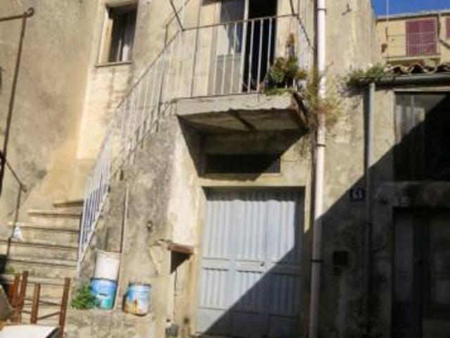 Casa singola 4 locali a Monterosso Almo