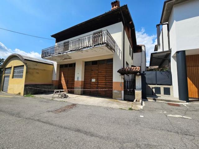 Casa singola con ampio magazzino