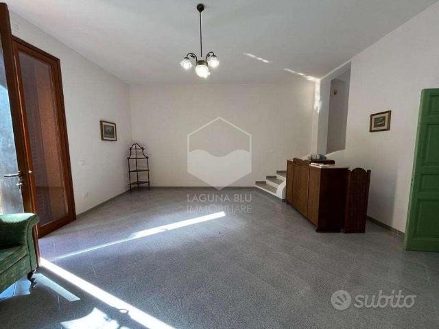 Casa singola con giardinetto