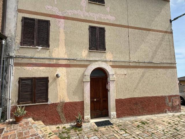 Casa singola e terreno agricolo in vendita a Fermo, Capodarco di FM