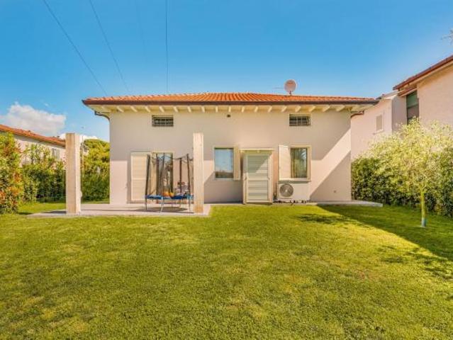 Casa singola in vendita a Massa 180 mq Rif: 1421719