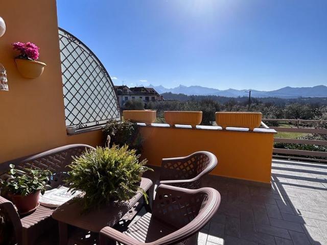 Casa singola in vendita a Monti Licciana Nardi in Ristrutturato composto da 9vani
