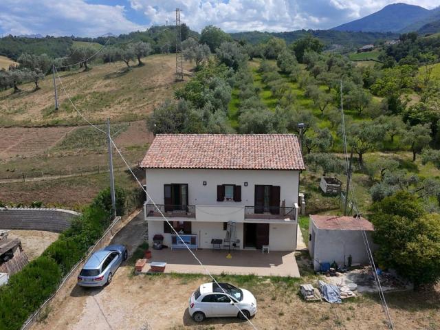Casa singola in vendita a Montorio al Vomano