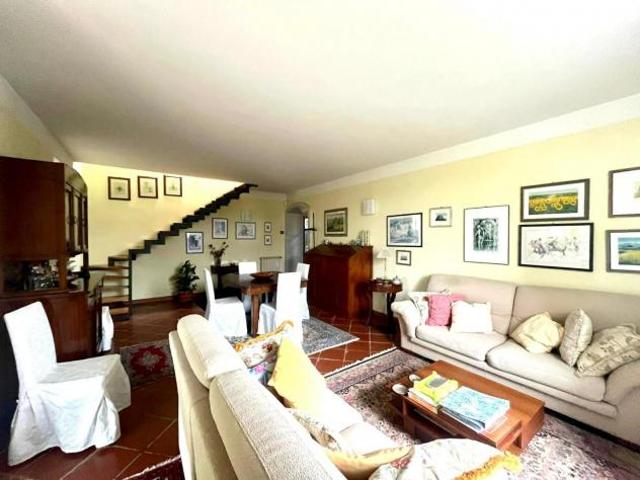 Casa singola in vendita a Avenza Carrara 200 mq Rif: 1286496