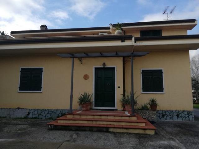 Casa singola in vendita a Avenza Carrara 220 mq Rif: 1337398