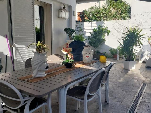 Casa singola in vendita a Ardenza Mare Livorno in Ristrutturato composto da 6vani