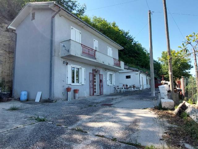 Casa singola in vendita a Ariano Irpino, contrada sterda