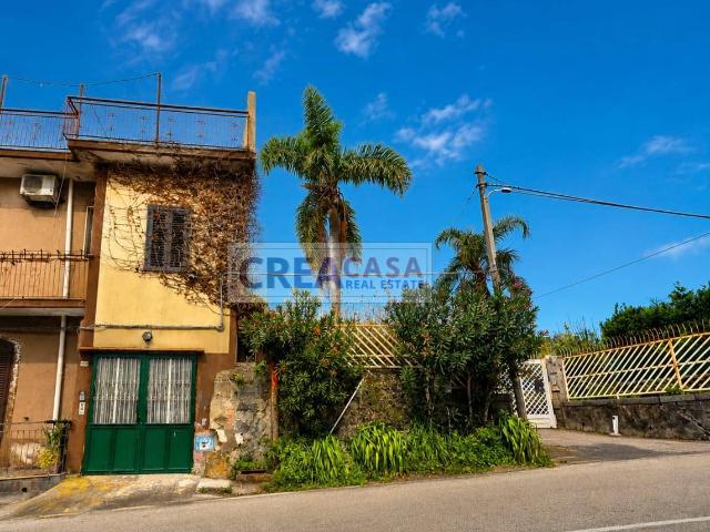Casa singola in vendita a Calatabiano, Lapide