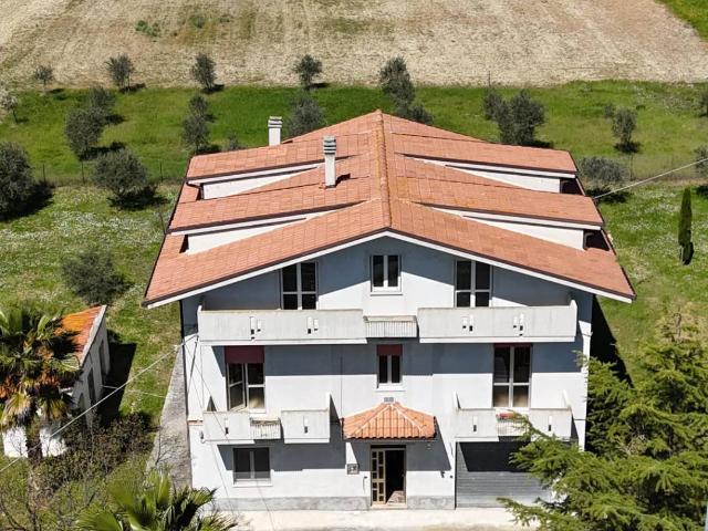 Casa singola in vendita a Campli, Floriano