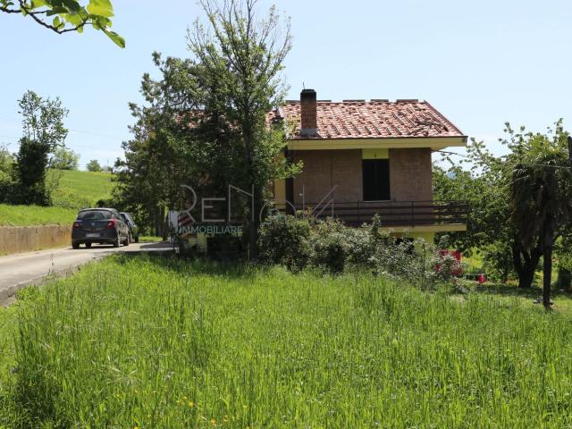 Casa singola in vendita a Castelli, Santa Maria della Neve 140m² Castelli