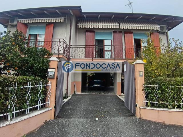 Casa singola in vendita a Carrara