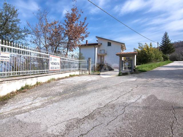 Casa singola in vendita a Chiusano di San Domenico