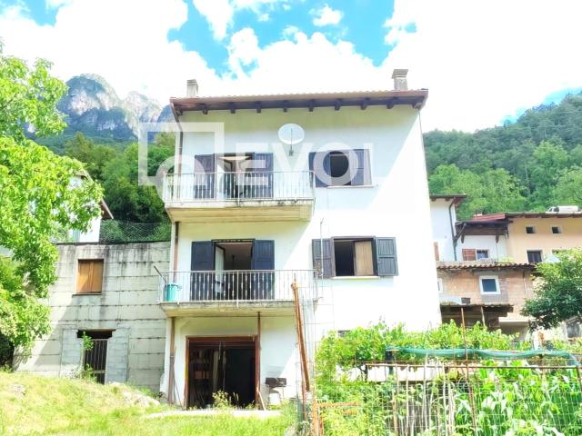 Casa singola in vendita a Chiusaforte, Roveredo
