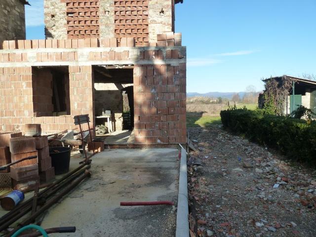 Casa singola in vendita a Lucca in Da ristrutturare composto da 4vani