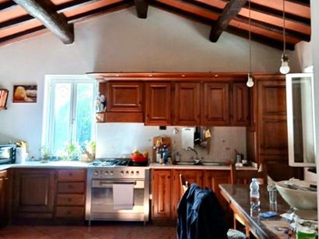 Casa singola in vendita a Strettoia Pietrasanta 200 mq Rif: 1413004