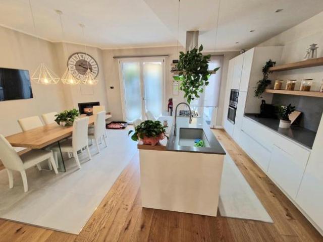 Casa singola in vendita a San Martino Campi Bisenzio 140 mq Rif: 1353759