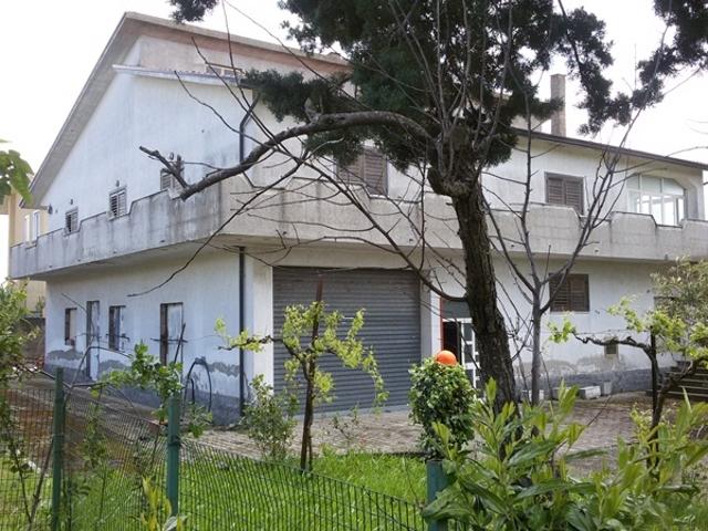 Casa singola in vendita a Vallata, contrada maggiano