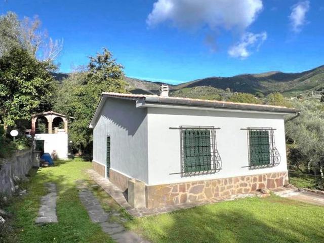 Casa singola in Vendita in zona LA PIEVE con giardino