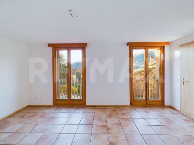 Casa singola su tre livelli con vista strepitosa – AFFITTO