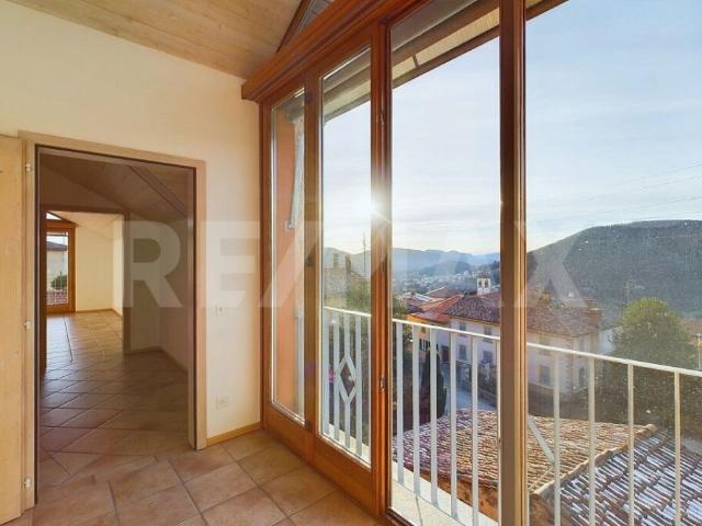 Casa singola su tre livelli con vista strepitosa AFFITTO