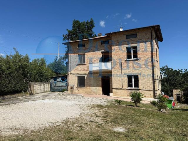 Casa singola/ Villa in vendita a Controguerra