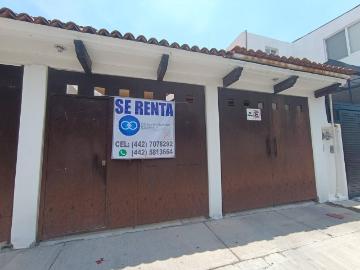 Casa sobre calle abierta