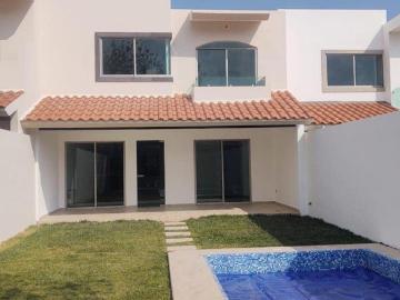CASA SOLA CON ALBERCA EN JIUTEPEC