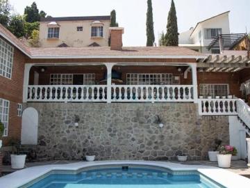 CASA SOLA CON ALBERCA EN LA PRADERA DE CUERNAVACA