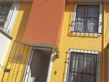 Casa Sola con cochera privada
