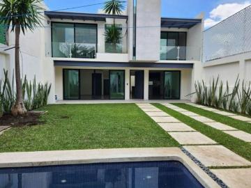 Casa Sola en Lomas de Cortes Cuernavaca MAZ 2232 Cs