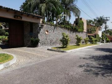 Casa Sola en Lomas de Cuernavaca Temixco ARI 650 Cc