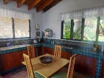 CASA SOLA EN VENTA $4,800,000 CON BUEN JARDÍN EN JIUTEPEC MORELOS