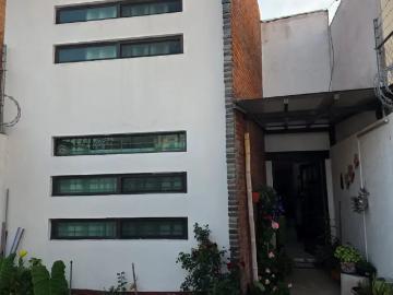 Casa sola en venta. Col. Ampliación Chapulco, justo pasando puente de periférico en Puebla