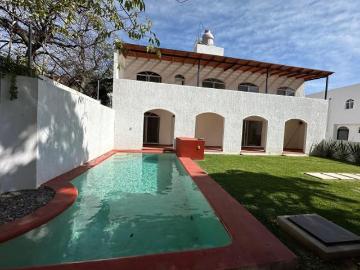 Casa Sola en Venta con Alberca en Fraccionamiento Tlayacapan Morelos