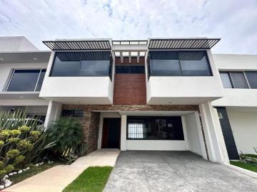 Casa Sola En Venta en Kloster Ahuatlan | Vigilancia 24/7