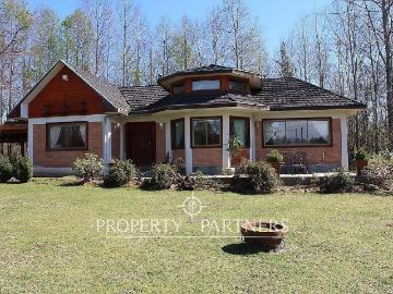 Casa solida 4D 5B con piscina y bosque nativo en Molco