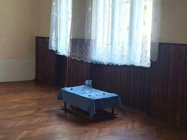 Casa solida, evreiasca, Sacuieni