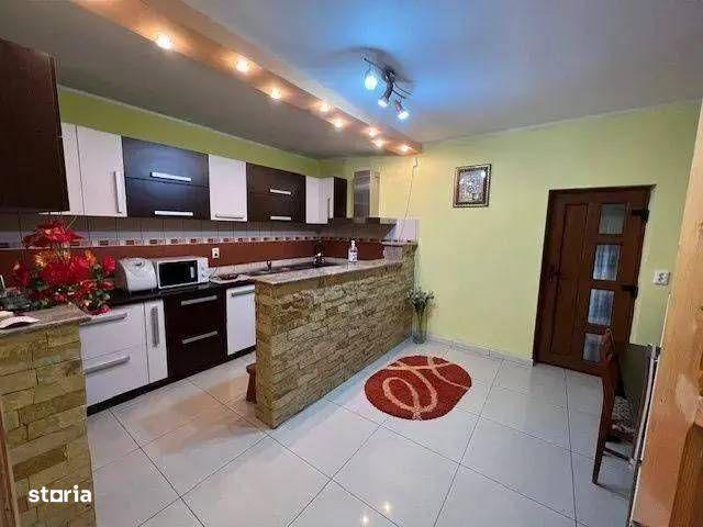 Casa S+P+1+M 7 camere Lazu Central Mutare Rapida zona Centrala