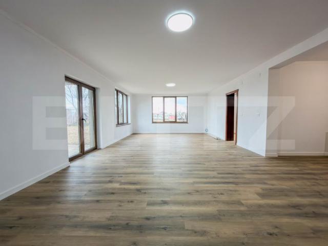 Casa spatioasa 4 camere, parcare, curte 2000mp. Ideala famil