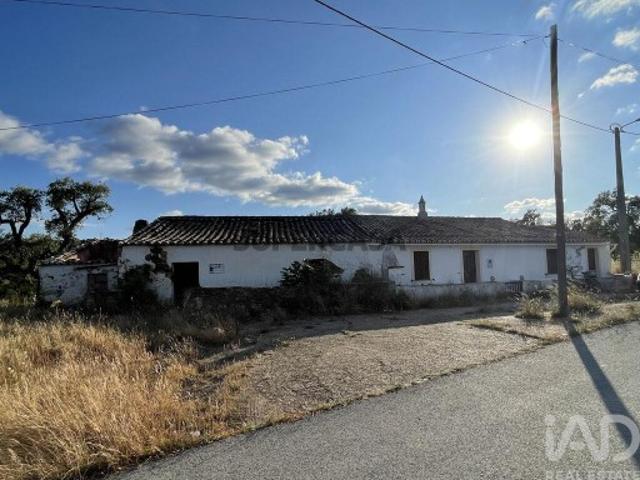 Casa T4 em Ameixial de 139,00 m²