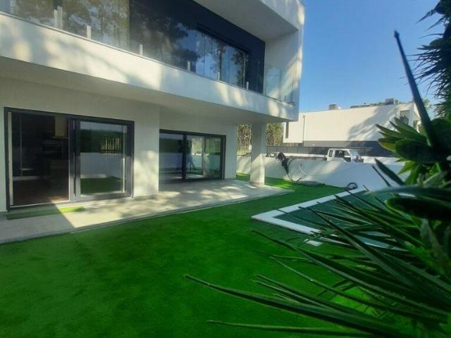 Casa T4 em Charneca De Caparica E Sobreda de 167,00 m² 167m² Charneca De Caparica