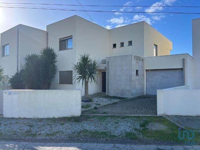 Casa T4 em Palmeira de Faro e Curvos de 224,00 m² 224m² Gemeses