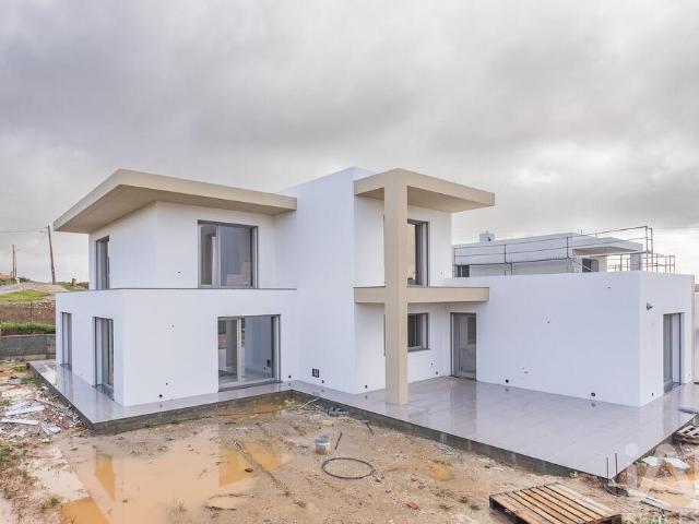 Casa T4 em Ponte do Rol de 220,00 m²