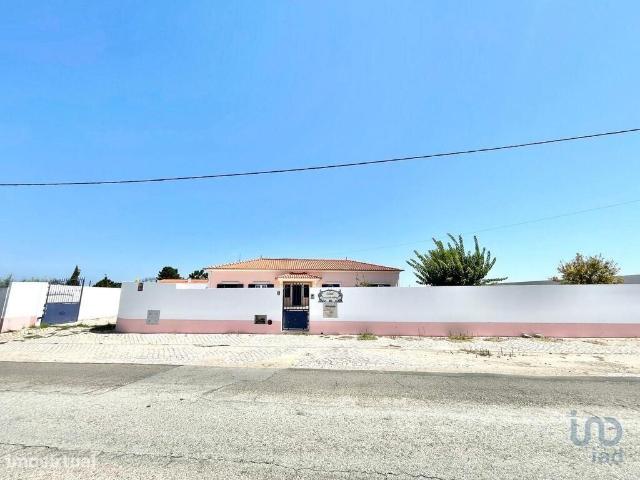 Casa T5 em Almeirim de 397,00 m2