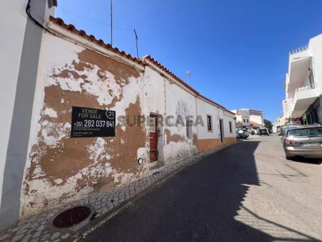 Casa T1 para Recuperação na Mexilhoeira Grande