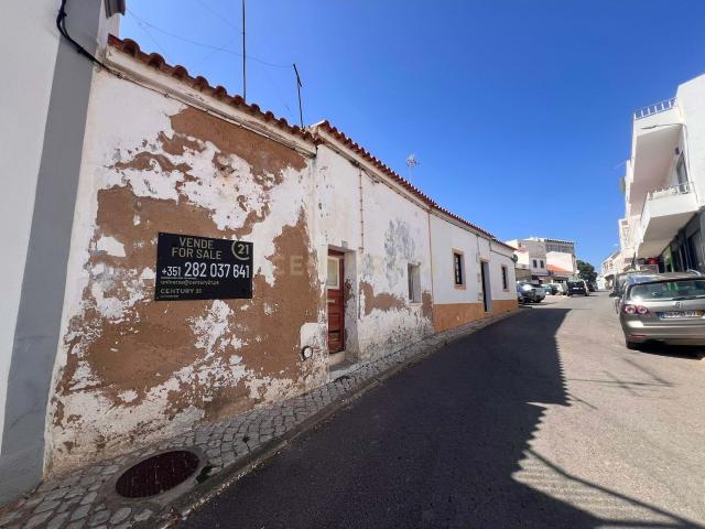 Casa T1 para Recuperação na Mexilhoeira Grande