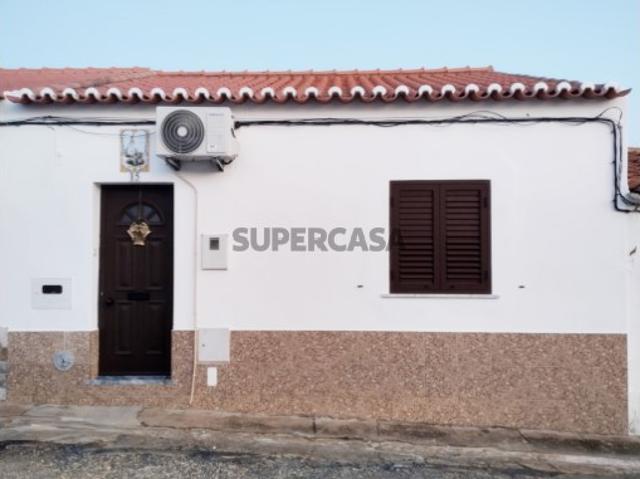 Casa T2 com quintal em Sobral da Adiça, Moura, Beja