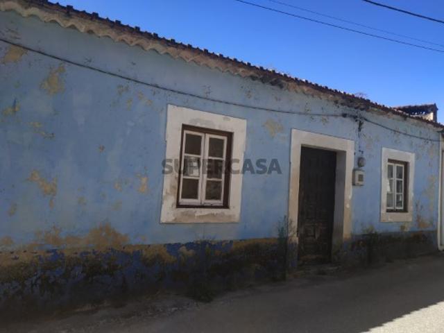 Casa T2 para recuperar entre Tomar e Torres Novas